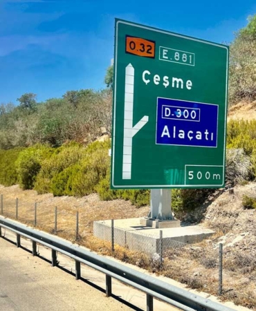 cesmede-motosiklet-kazasi-1-olu-2-yarali-2DO6srIO.jpg