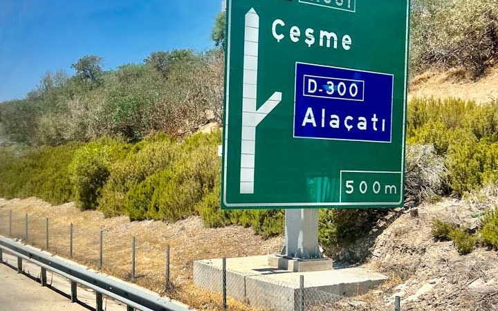 cesmede-motosiklet-kazasi-1-olu-2-yarali-2DO6srIO.jpg