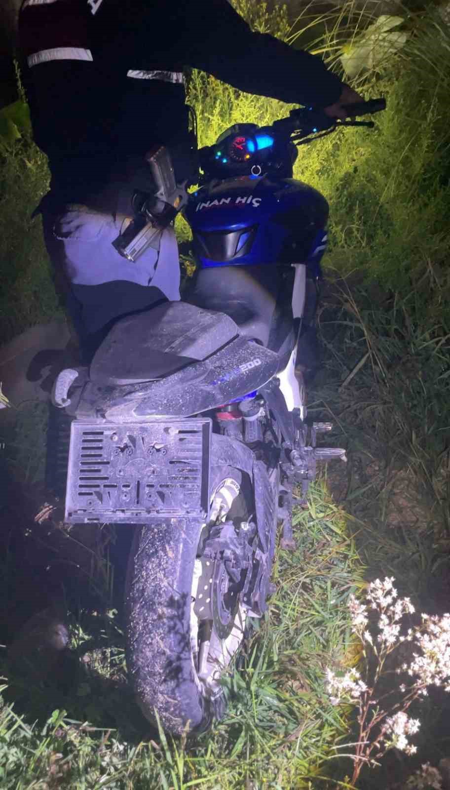 cesmede plakasiz kasksiz ve abarti egzozlu motorlara siki denetim 1 XSRHuCuJ