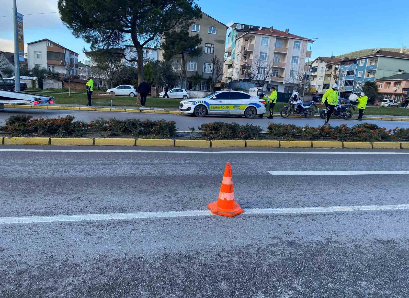 Çevirmeden kaçan motosikletli trafik polisine çarptı 4 cevirmeden kacan motosikletli trafik polisine carpti 0 sFY8lTKy