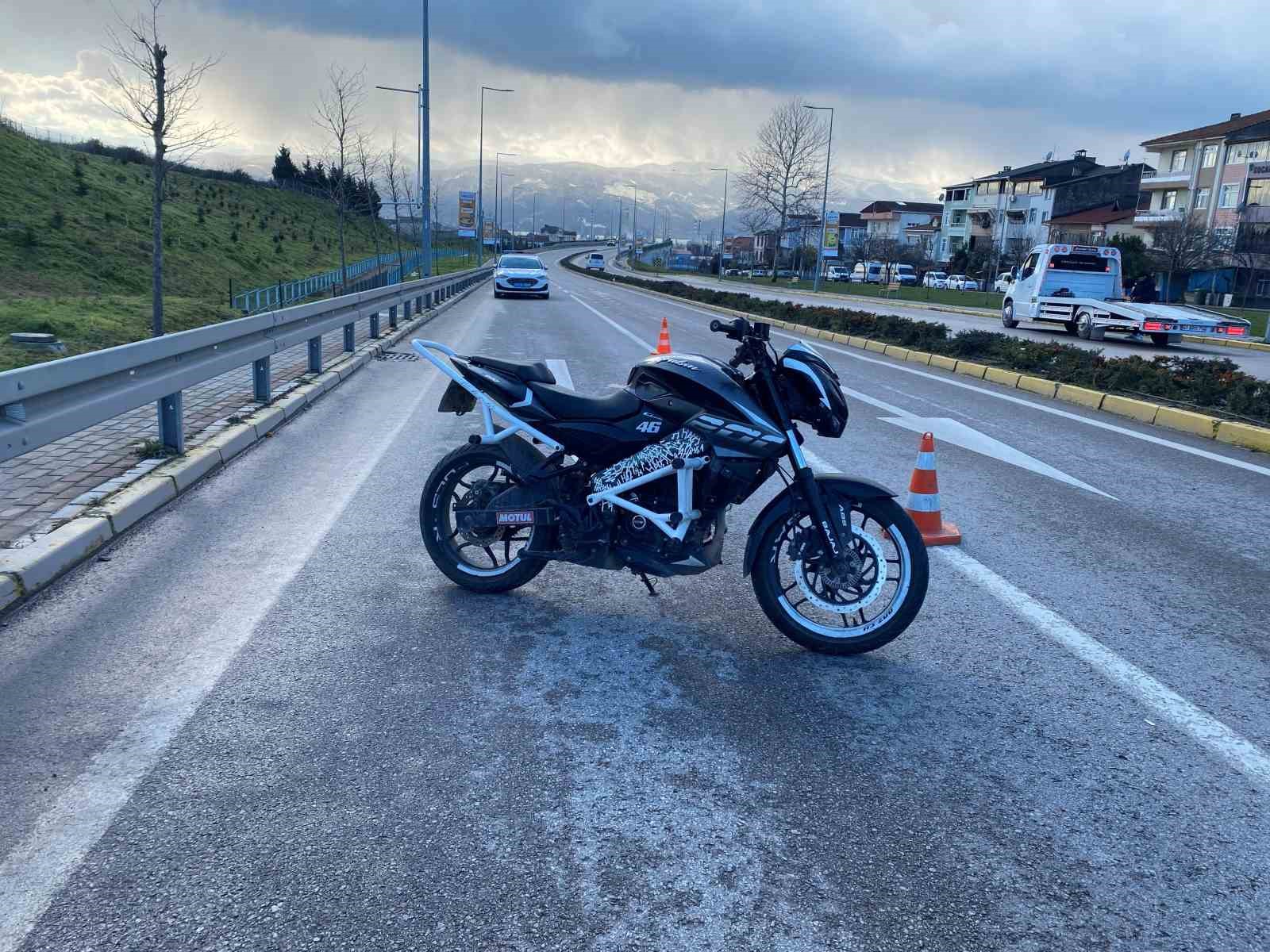 Çevirmeden kaçan motosikletli trafik polisine çarptı 5 cevirmeden kacan motosikletli trafik polisine carpti 1 Bk9zBlqN