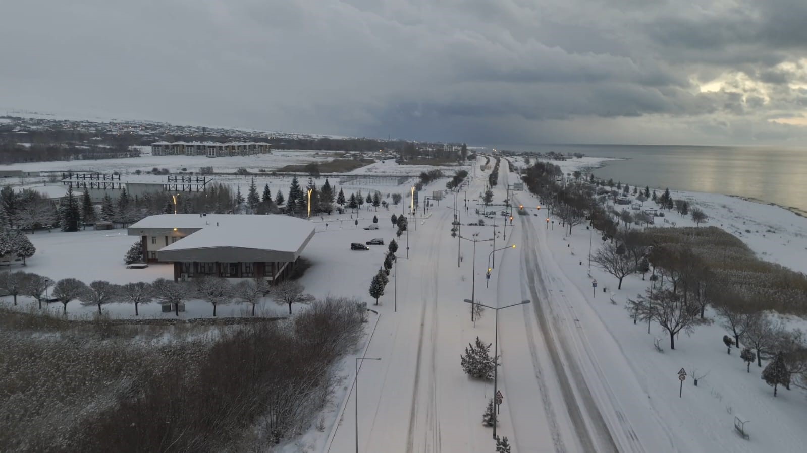 cevizler diyari adilcevazda kartpostallik kis manzarasi 2 XbMPzPEZ