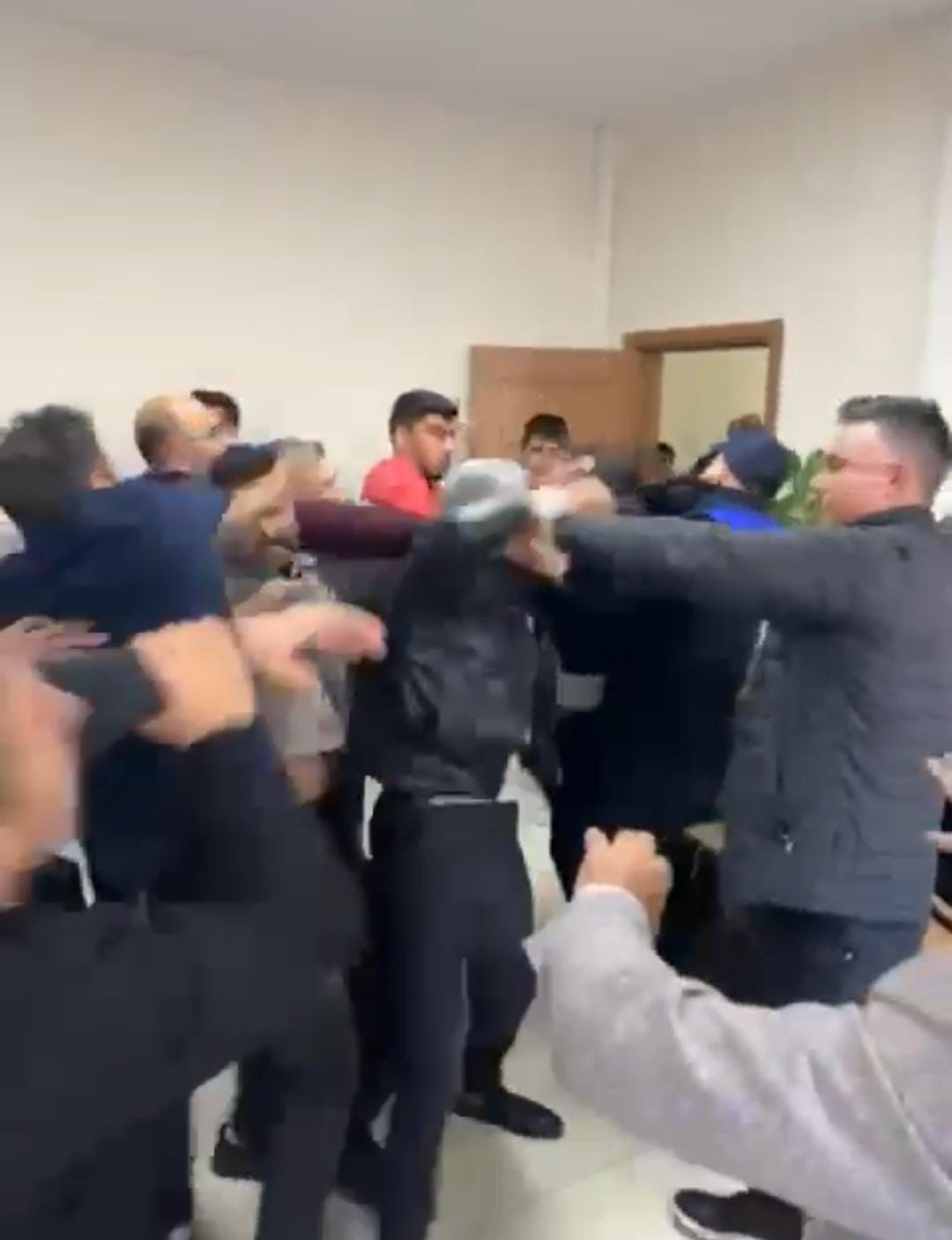ceylanpinar belediyesi koruma memurlarindan kadrolu muhendise darp iddiasi 0 FfCdrrfa