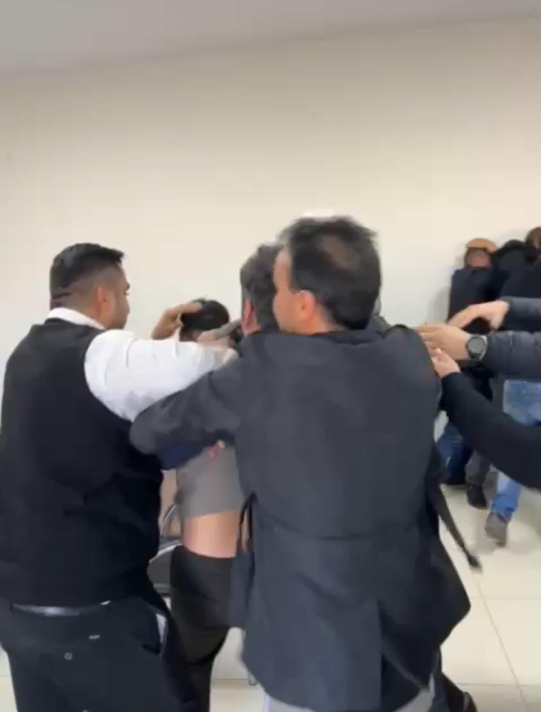 ceylanpinar belediyesi koruma memurlarindan kadrolu muhendise darp iddiasi 2 J3X1ic22