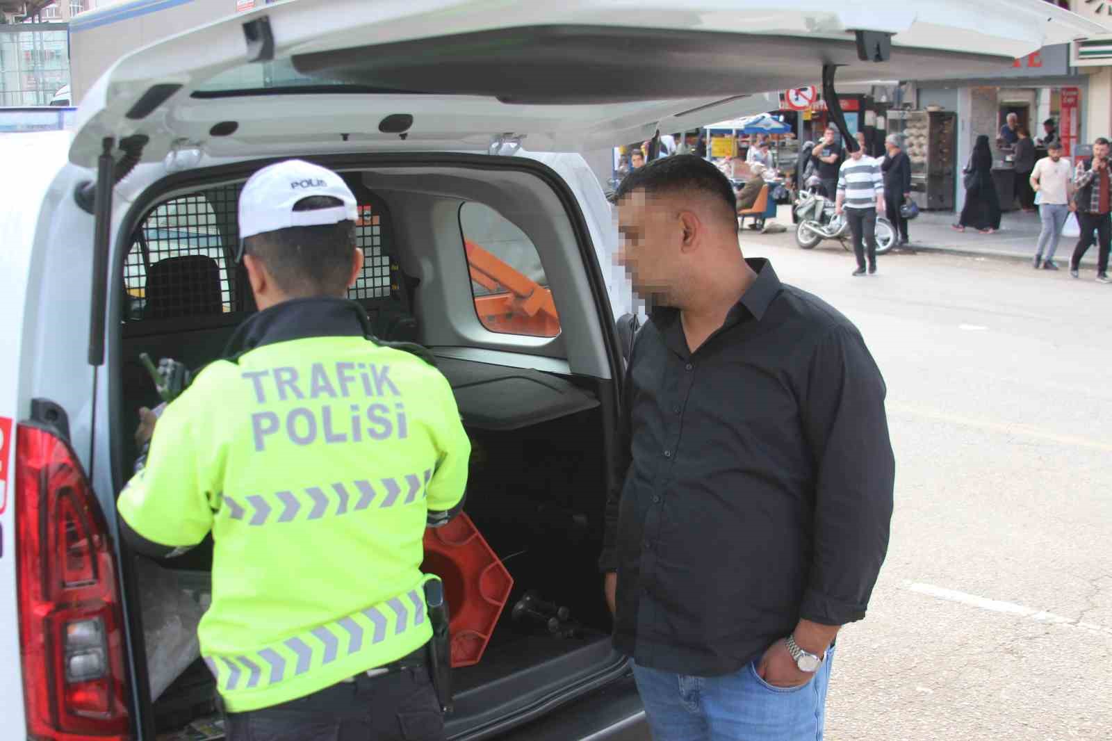 Ceza yedi, kadın gazeteciye sözlü tacizde bulundu 7 ceza yedi kadin gazeteciye sozlu tacizde bulundu 3 DMBIanZD