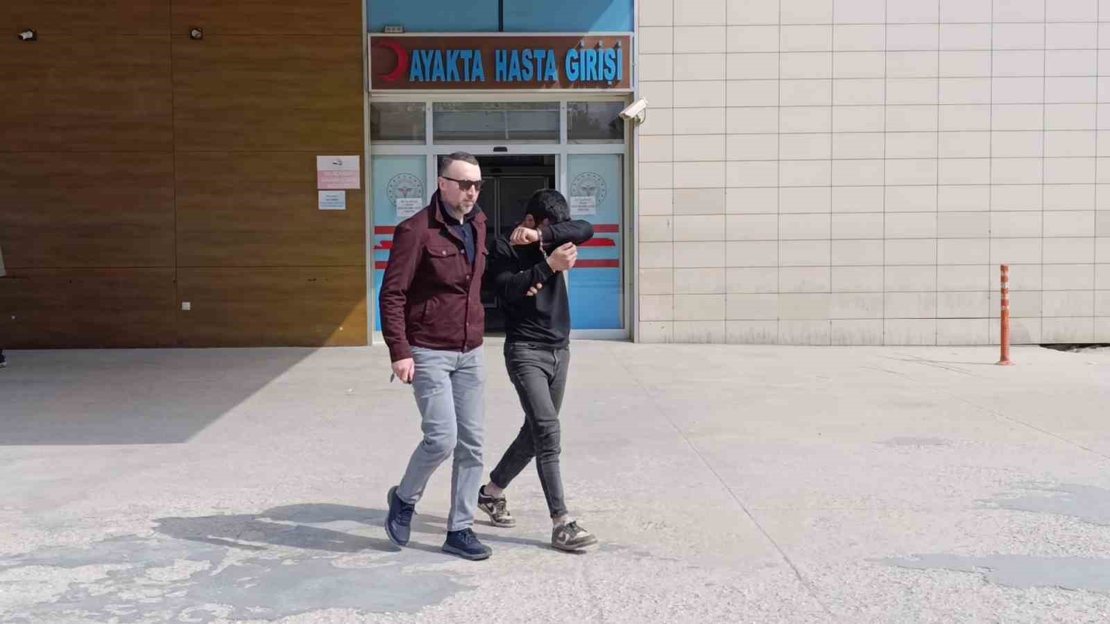 Cezaevi firarisi dolandırıcı İnegöl’de yakalandı 4 cezaevi firarisi dolandirici inegolde yakalandi 0