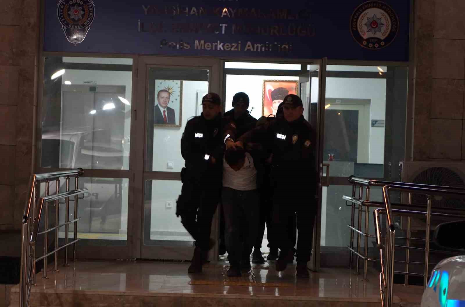 cezaevi firarisinin kacis denemesi basarisiz oldu kilometrelerce suren kovalamaca sonrasi yakalandi 1 hTIhLa9C
