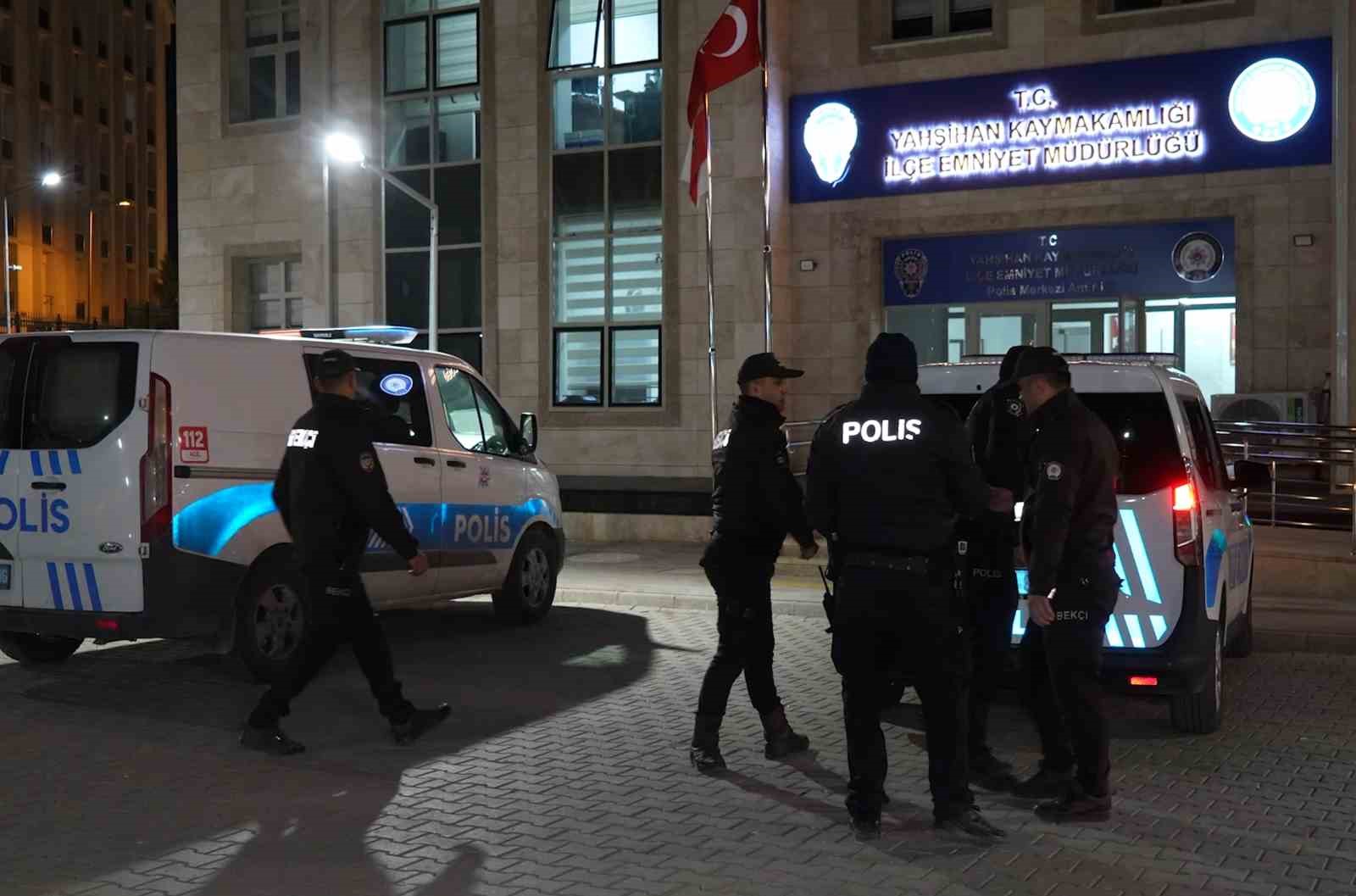 cezaevi firarisinin kacis denemesi basarisiz oldu kilometrelerce suren kovalamaca sonrasi yakalandi 3 kEVGKACS