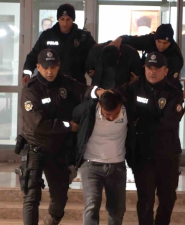 cezaevi-firarisinin-kacis-denemesi-basarisiz-oldu-kilometrelerce-suren-kovalamaca-sonrasi-yakalandi-uvY3yYTu.jpg