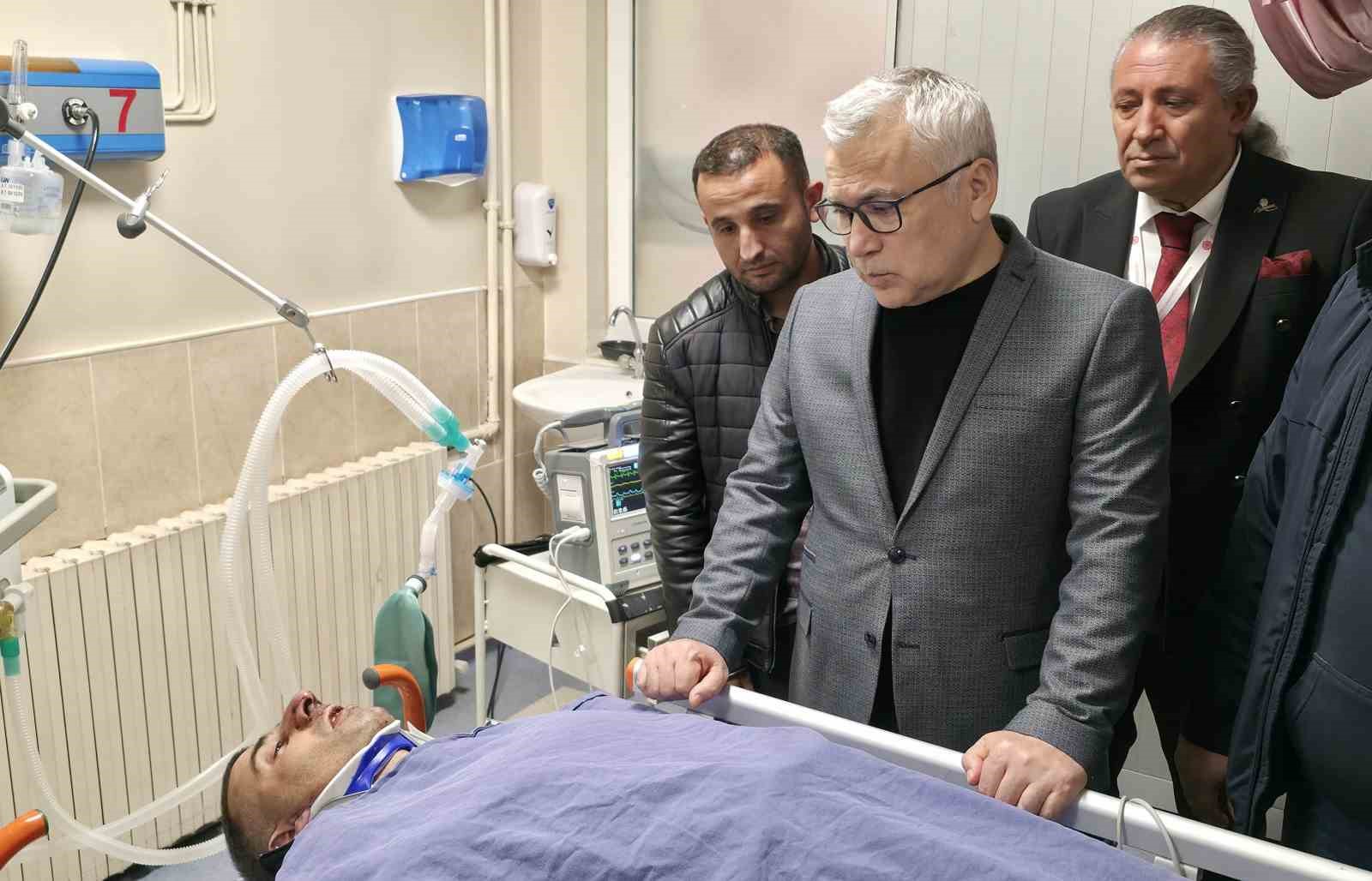 Cezaevi otobüsü kaza yaptı, Vali Şimşek yaralıları ziyaret etti 5 cezaevi otobusu kaza yapti vali simsek yaralilari ziyaret etti 1 sPRSn8PS