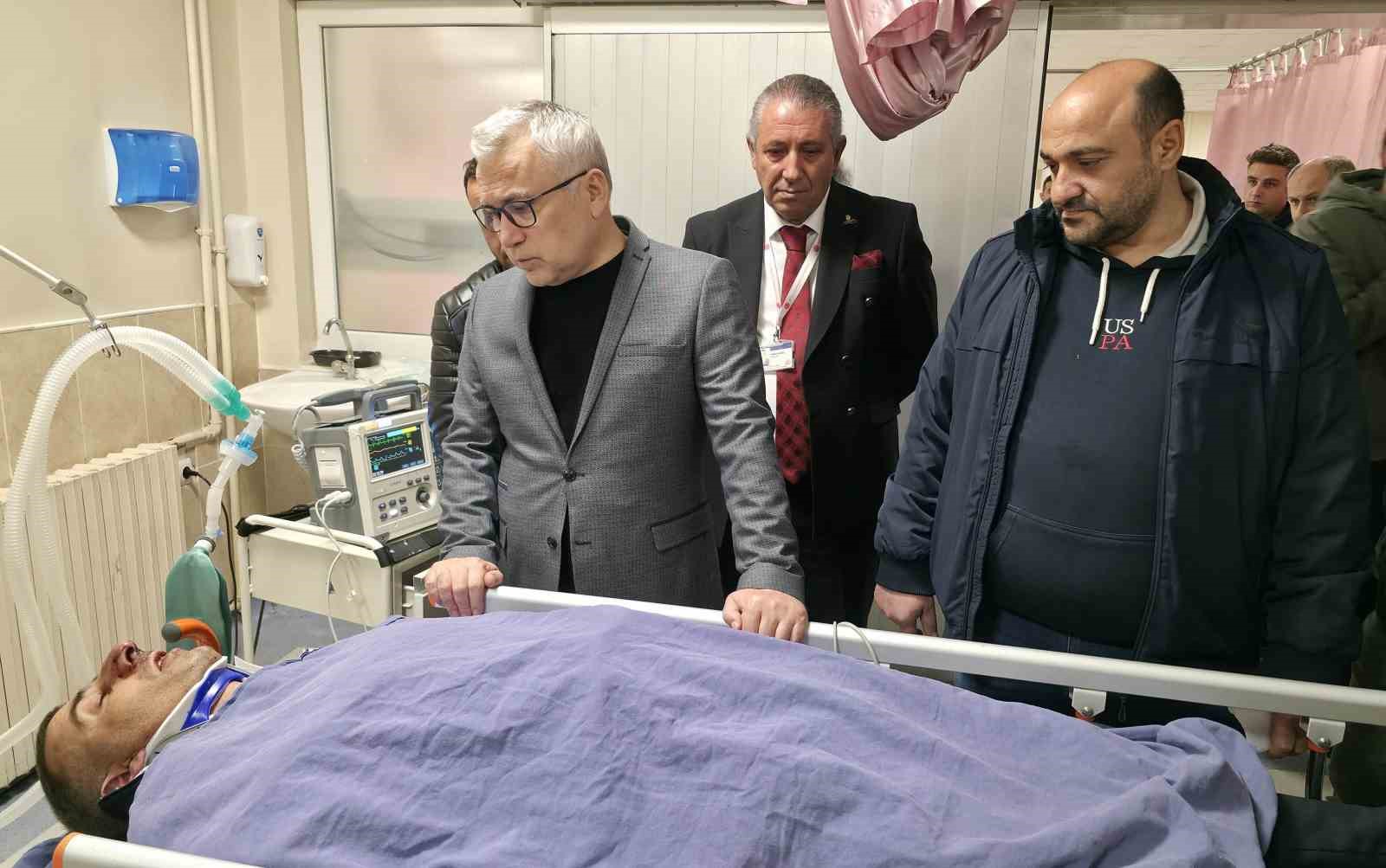 Cezaevi otobüsü kaza yaptı, Vali Şimşek yaralıları ziyaret etti 6 cezaevi otobusu kaza yapti vali simsek yaralilari ziyaret etti 2