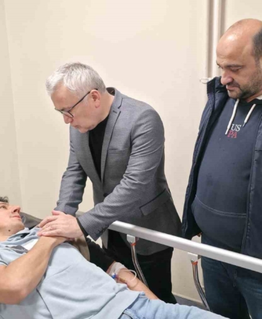 cezaevi-otobusu-kaza-yapti-vali-simsek-yaralilari-ziyaret-etti-hsYEsgTS.jpg