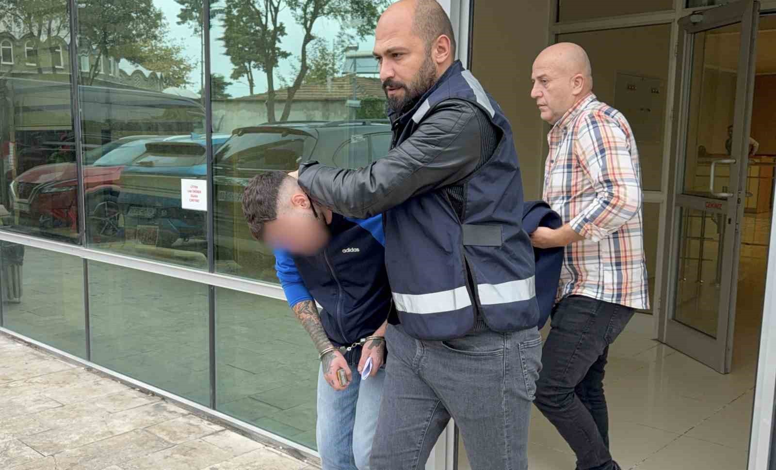cezaevi ziyaretinden donen arkadasini bicaklayan sahis tutuklandi 0 YCYQynwa