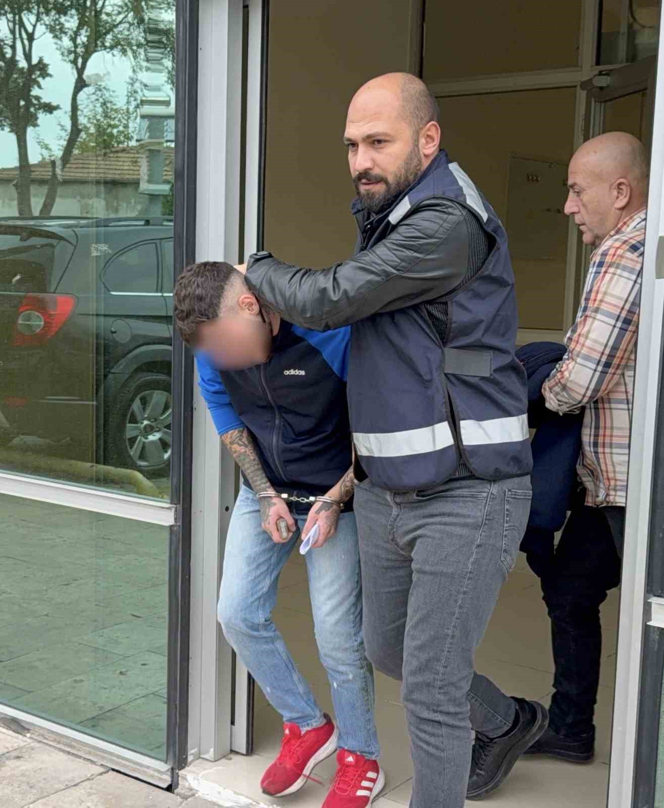 cezaevi ziyaretinden donen arkadasini bicaklayan sahis tutuklandi 2 gKvBIUhq