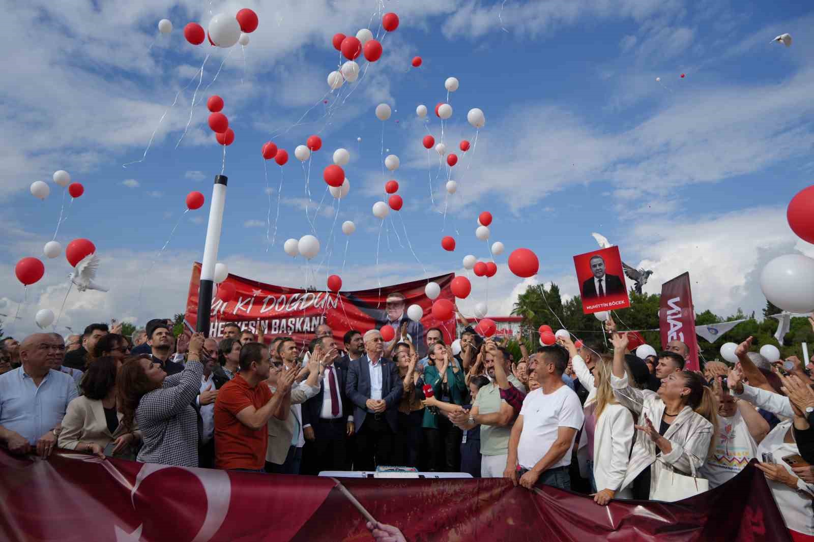 cezaevinde bulunan eski baskan muhittin boceke giyabinda dogum gunu kutlamasi 3 chALv4WQ