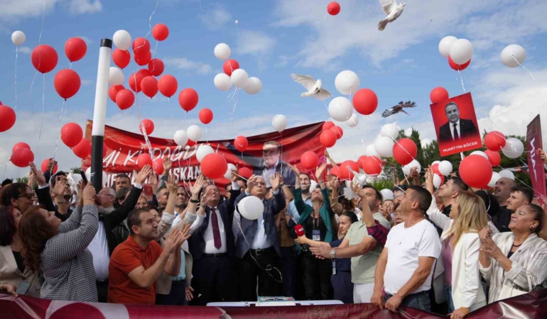cezaevinde-bulunan-eski-baskan-muhittin-boceke-giyabinda-dogum-gunu-kutlamasi-MENtXr7r.jpg