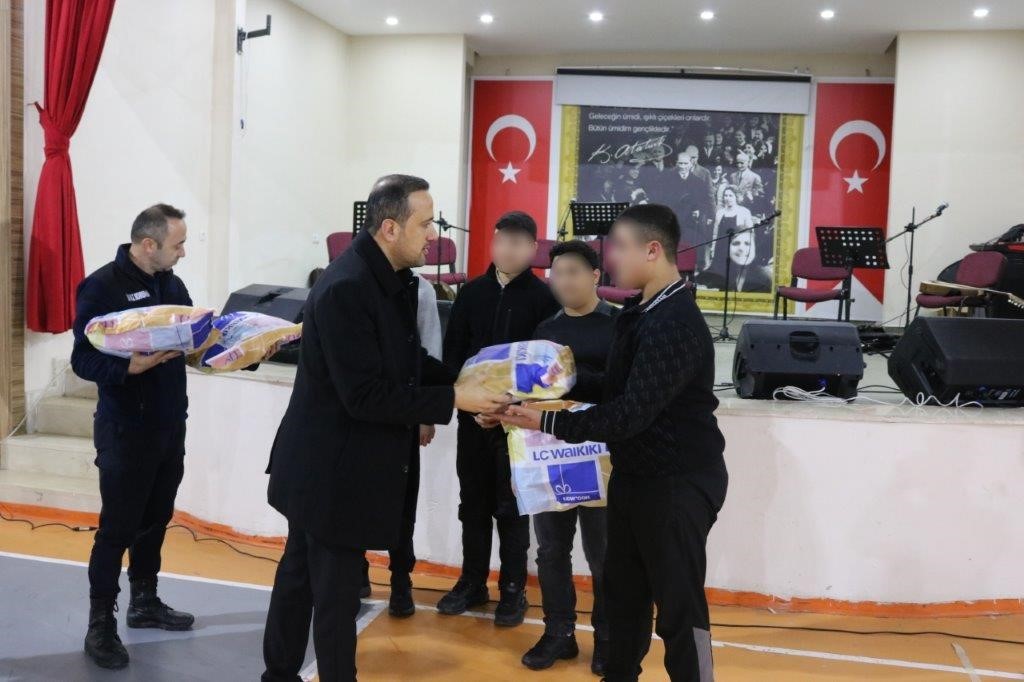 cezaevindeki cocuklarla anlamli bulusma 3 WQX2X7jy