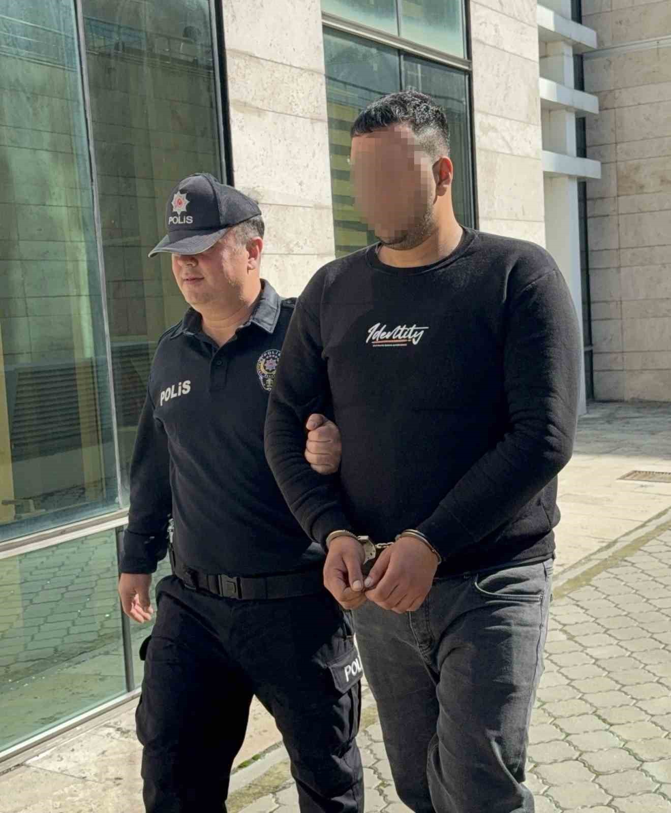 Cezaevinden izinli çıkıp bir kişiyi bıçakladı 5 cezaevinden izinli cikip bir kisiyi bicakladi 1 RJGilPN9