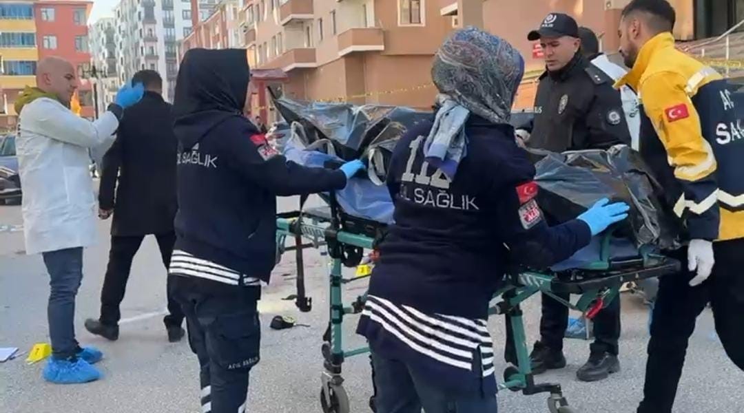 cezaevinden izinli cikti daha once bicakla yaraladigi kadini bu defa silahla vurdu sonra intihar T7UeyqvA