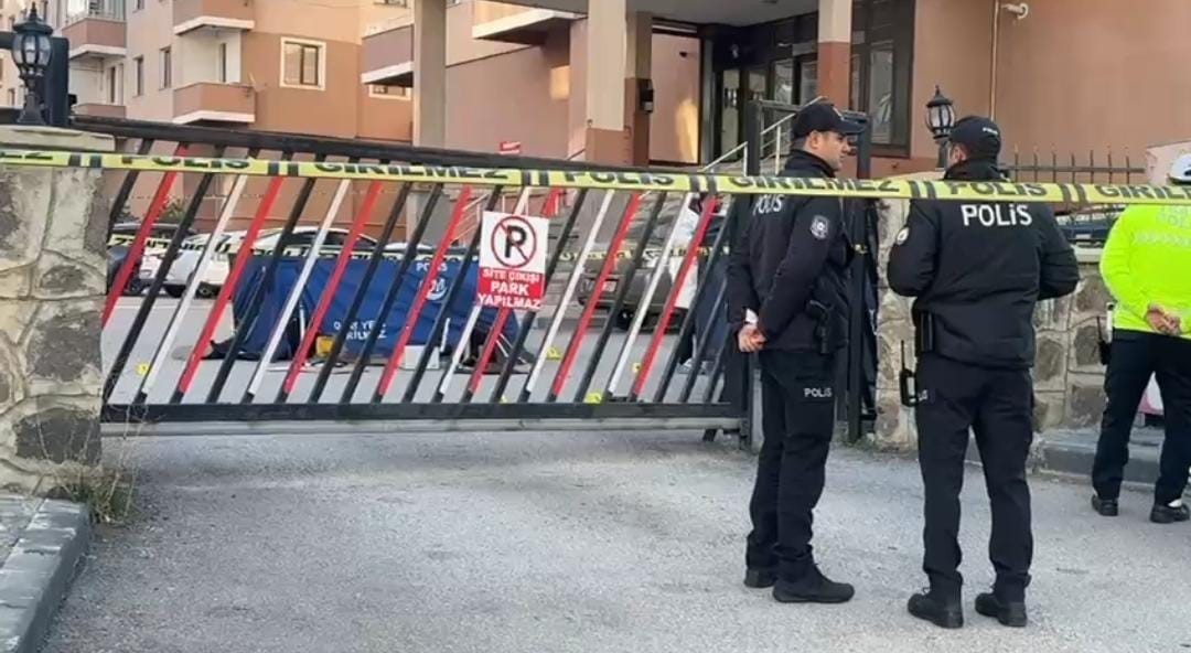 cezaevinden izinli cikti daha once bicakla yaraladigi kadini bu defa silahla vurdu sonra intihar XbL3UHpY