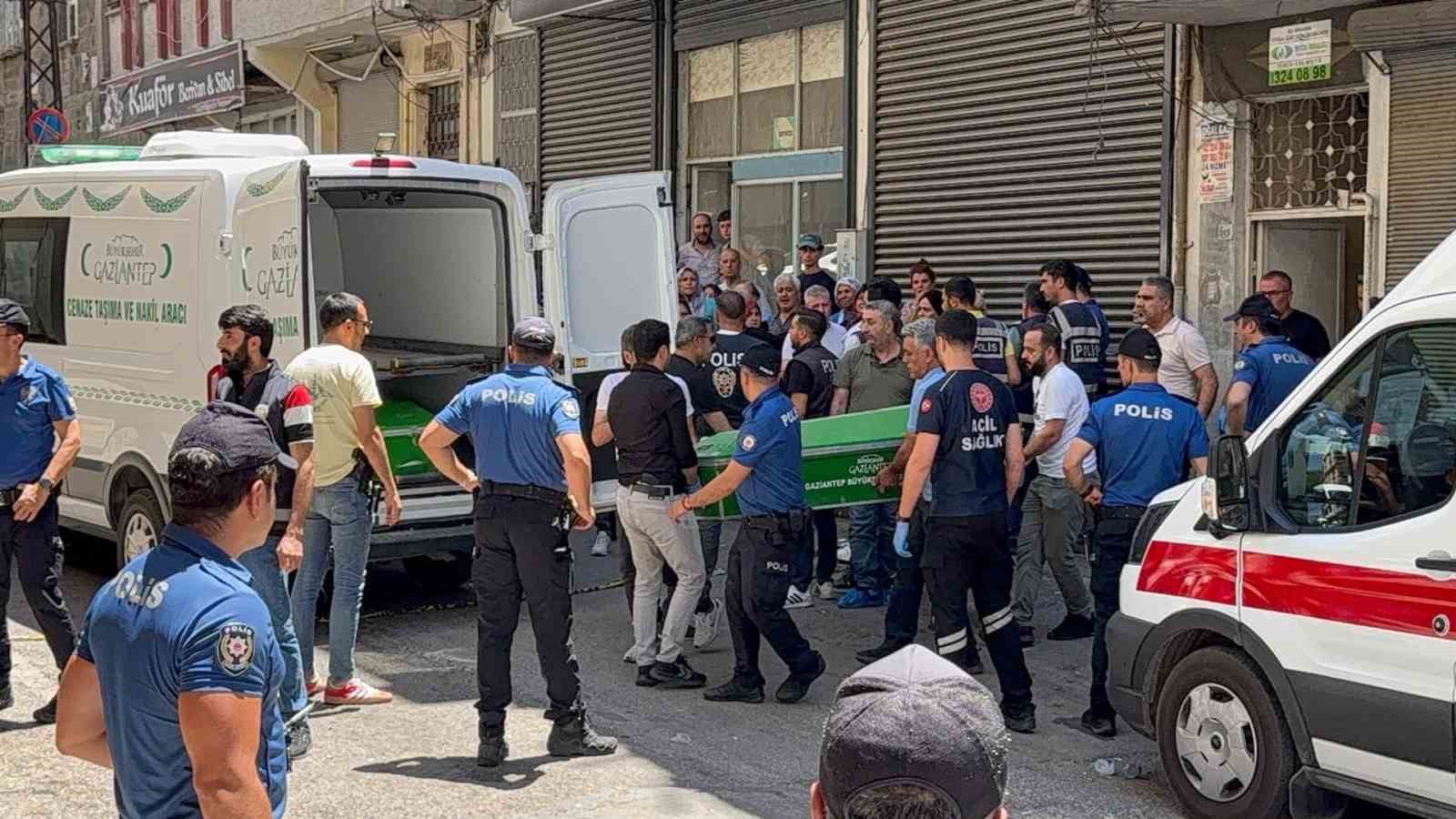 Cezaevinden izinli çıktı, eşini öldürdü 4 cezaevinden izinli cikti esini oldurdu 0 TZEQgT1n