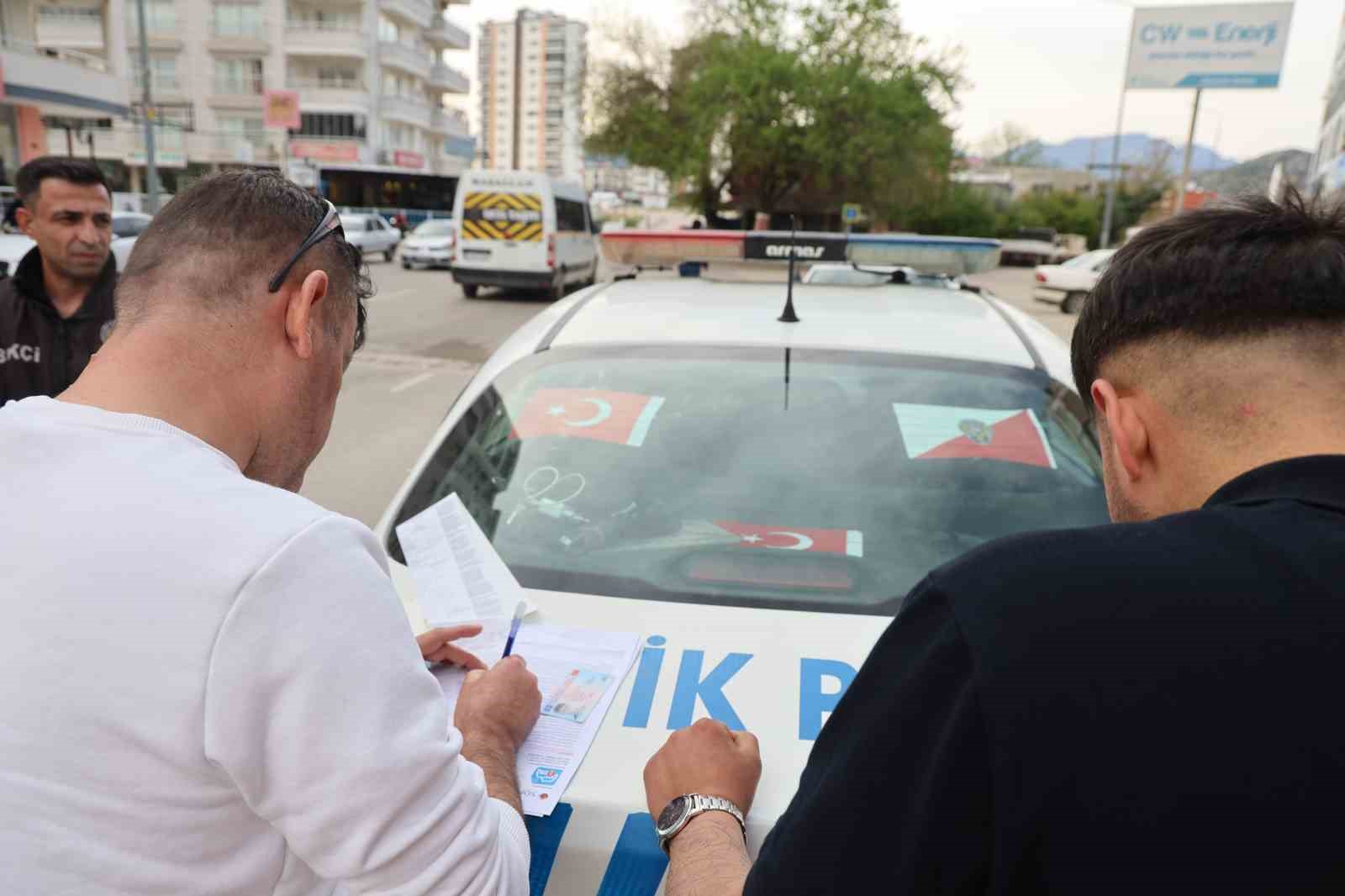 Cezalara doymadı, "Çalışıyorum, taksitle ödüyorum, bu bir zevk" dedi 5 cezalara doymadi calisiyorum taksitle oduyorum bu bir zevk dedi 1 nJnSdp2b