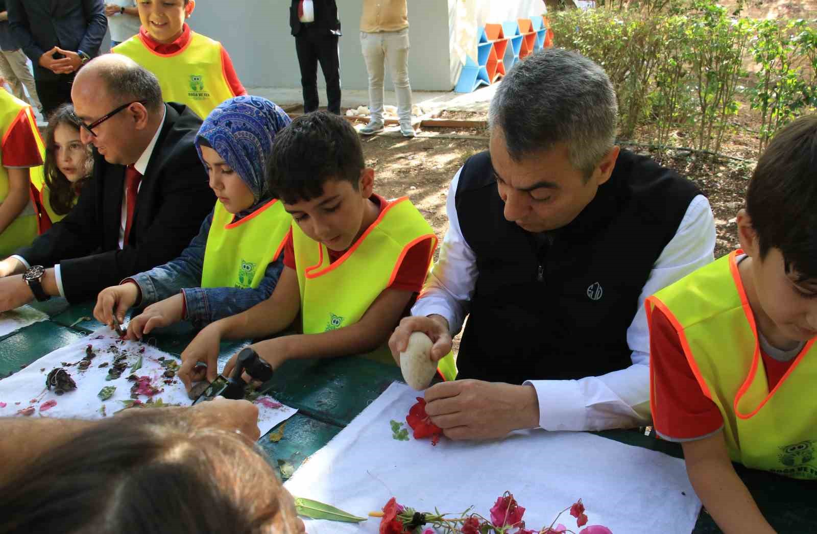 cezasi 2 milyon 800 bin tlye kadar cikiyor akdenizin guzelligi kum zambaklari koruma altina dkU8HJLD