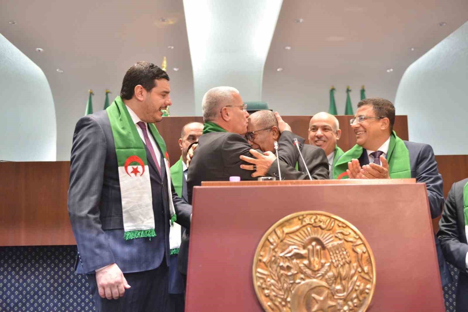 Cezayir’de Fransız sömürgeciliğini suç ilan eden yasa tasarısı oybirliği ile kabul edildi 5 cezayirde fransiz somurgeciligini suc ilan eden yasa tasarisi oybirligi ile kabul edildi 1 FPcFDDSA