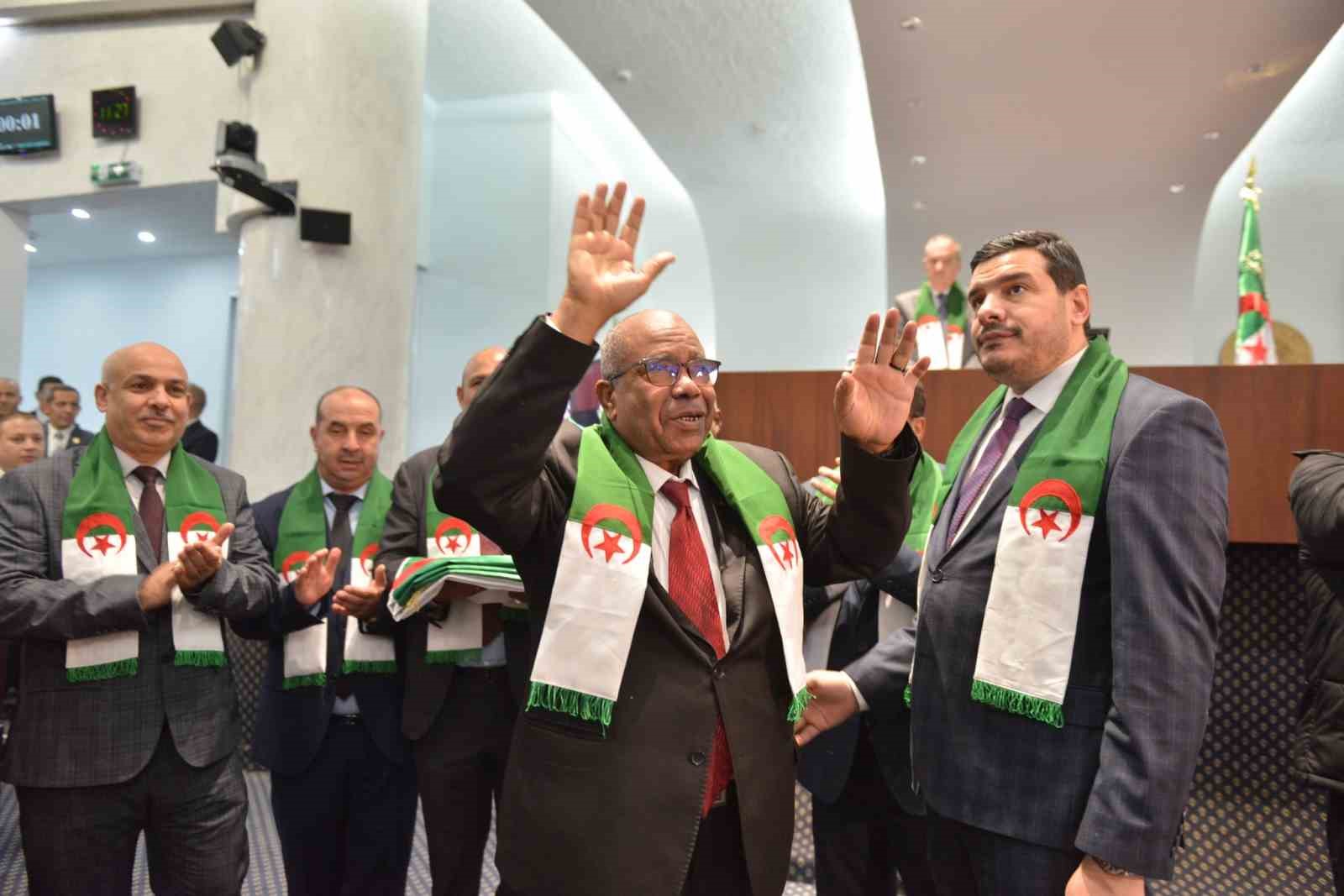 Cezayir’de Fransız sömürgeciliğini suç ilan eden yasa tasarısı oybirliği ile kabul edildi 12 cezayirde fransiz somurgeciligini suc ilan eden yasa tasarisi oybirligi ile kabul edildi 8 bIzllMUf