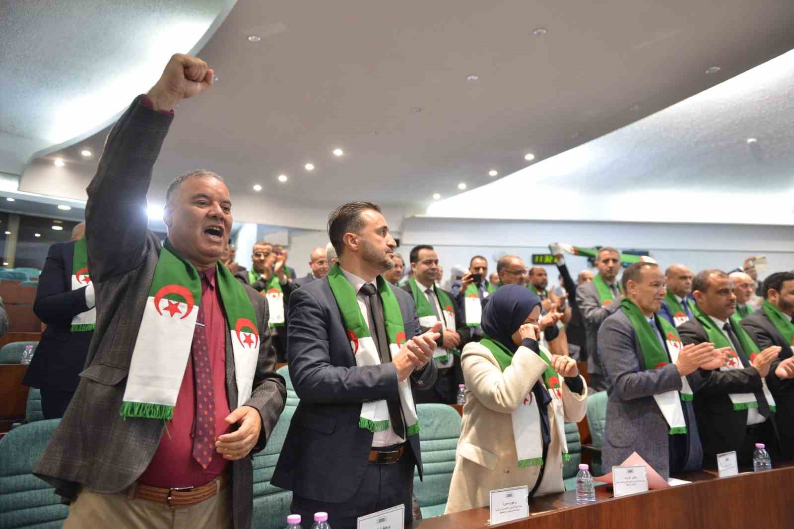 Cezayir’de Fransız sömürgeciliğini suç ilan eden yasa tasarısı oybirliği ile kabul edildi 13 cezayirde fransiz somurgeciligini suc ilan eden yasa tasarisi oybirligi ile kabul edildi 9 E73Sg9tJ