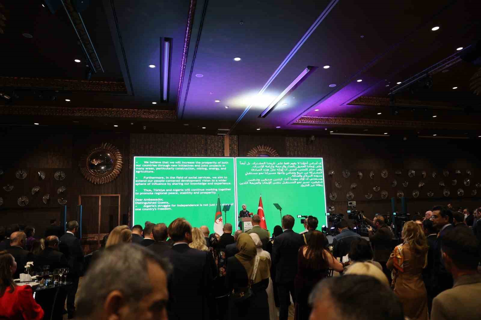 cezayirin bagimsizliginin 71inci yil donumu kutlandi 3 UCPMl5GI