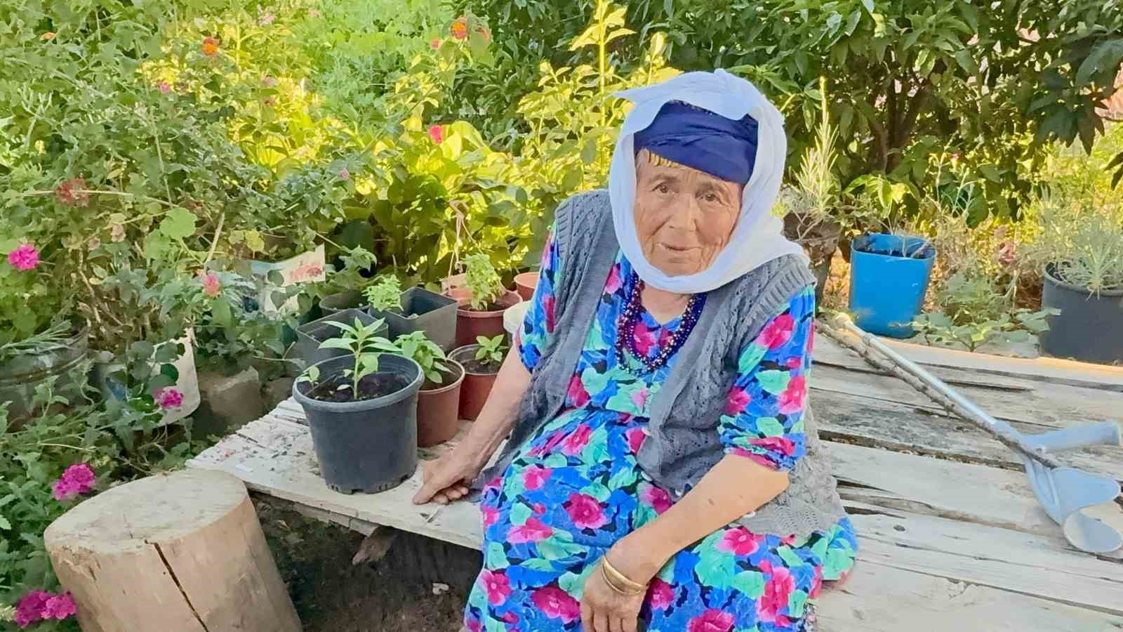 chp eski milletvekili ile kiz kardesi arasinda anne tartismasi jandarmaya tasindi 2 63aFI27t
