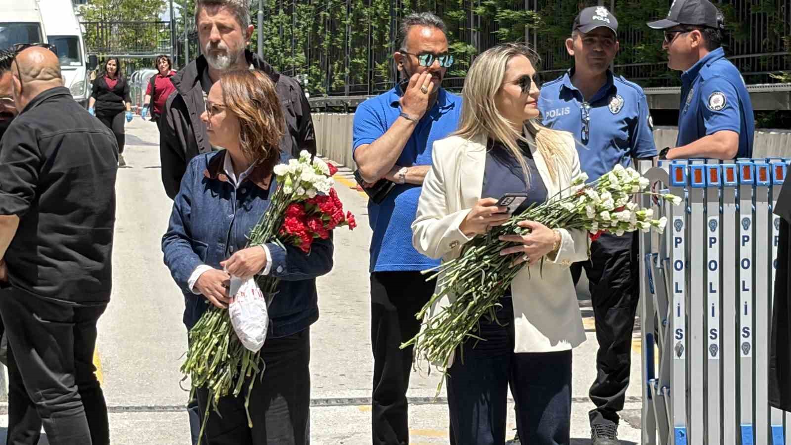 chp genel baskani kilicdaroglu genel merkezde ciceklerle karsilandi 2 L4DG8pNl