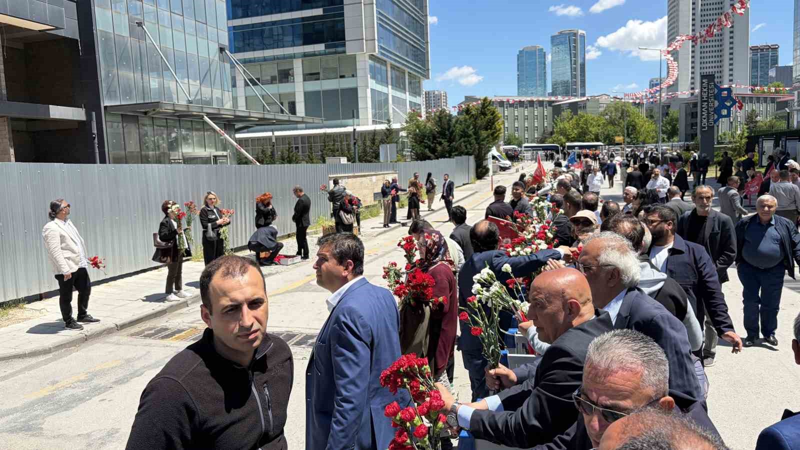 chp genel baskani kilicdaroglu genel merkezde ciceklerle karsilandi 4 5FuDLCUF