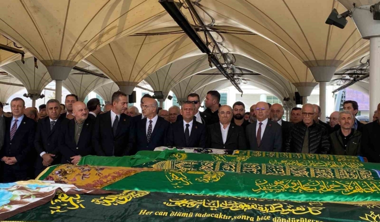 chp-genel-baskani-ozel-27-donem-milletvekili-turan-aydoganin-annesinin-cenazesine-katildi-hv6Bg2y4.jpg