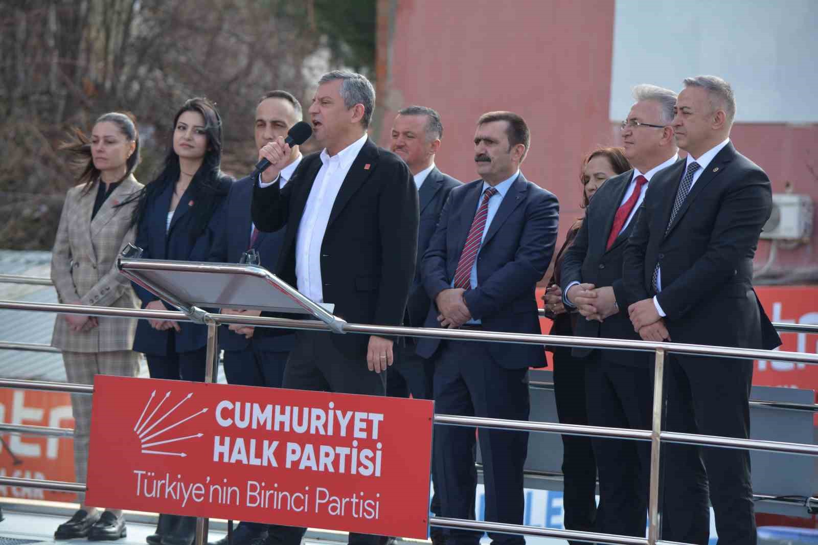 chp genel baskani ozel 47 yil ikinci parti kalan ama millete saygisini kaybetmeyen siyasetin Yhsd4jnS