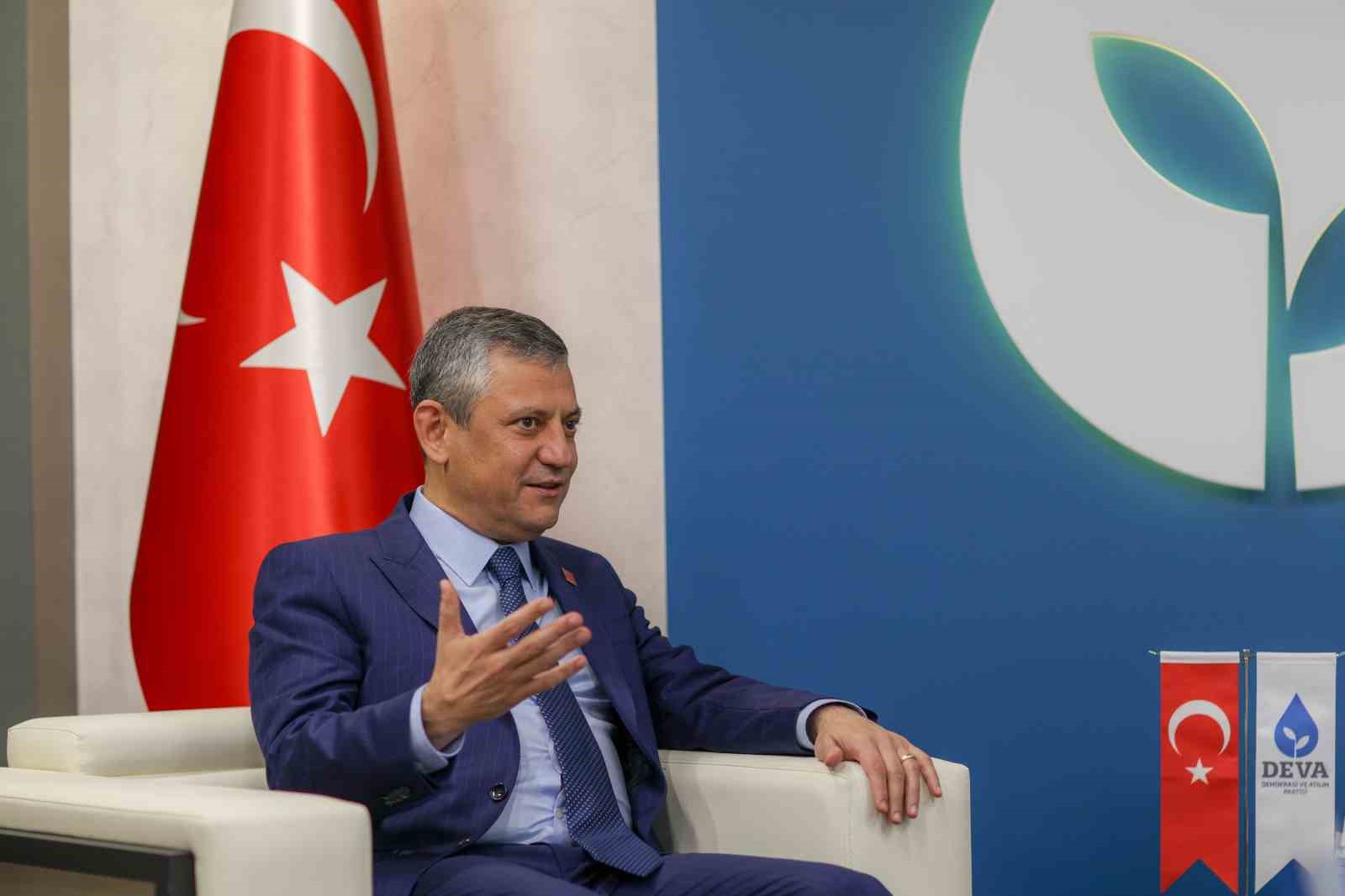 CHP Genel Başkanı Özel: "Anayasal zorunluluk sürecinde olduğumuz konusunda hemfikir olduk" 6 chp genel baskani ozel anayasal zorunluluk surecinde oldugumuz konusunda hemfikir olduk 2 EET3jGNy