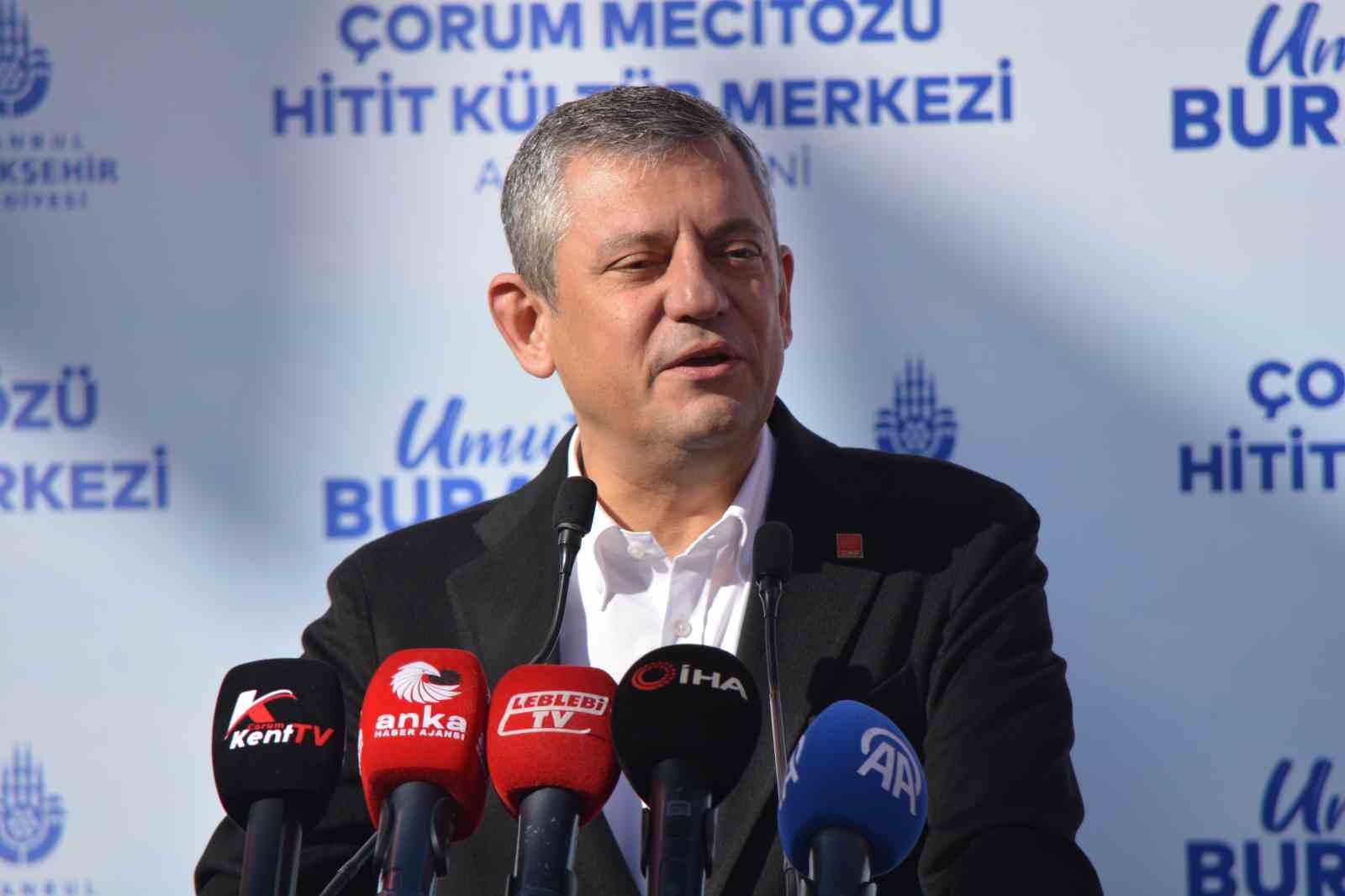 CHP Genel Başkanı Özel: "Bunların kötü sözlerine kulağımızı tıkıyoruz, milletimizin gözünün içine bakıyoruz" 4 chp genel baskani ozel bunlarin kotu sozlerine kulagimizi tikiyoruz milletimizin gozunun icine bakiyoruz 0 azvTh7p9