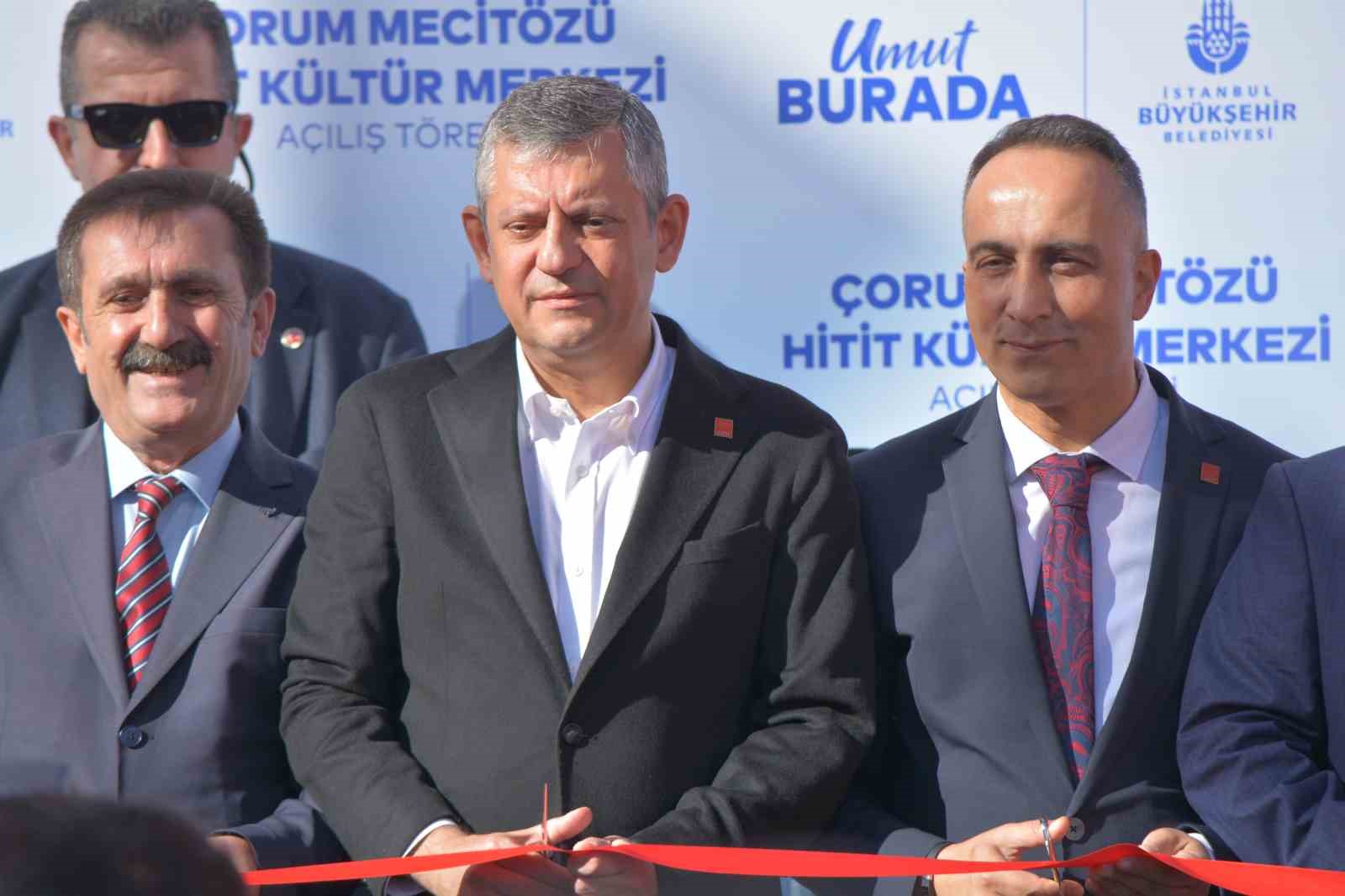 CHP Genel Başkanı Özel: "Bunların kötü sözlerine kulağımızı tıkıyoruz, milletimizin gözünün içine bakıyoruz" 7 chp genel baskani ozel bunlarin kotu sozlerine kulagimizi tikiyoruz milletimizin gozunun icine bakiyoruz 3 wNTwcjJR