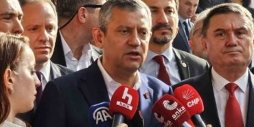 chp-genel-baskani-ozel-buradan-bir-sonuc-alamayacaklari-belli-mansur-yavasi-da-tartistirmak-uzerine-k9cpSy9V.jpg
