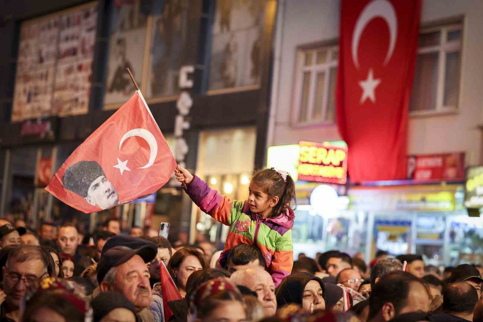 CHP Genel Başkanı Özel: "CHP bu ülkenin varlığının, birliğinin, bütünlüğünün teminatıdır" 5 chp genel baskani ozel chp bu ulkenin varliginin birliginin butunlugunun teminatidir 1 I7PKIEB8