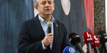 chp-genel-baskani-ozel-depremin-3-yil-donumunde-gaziantepi-ziyaret-etti-OnYPTiXj.jpg