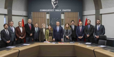chp-genel-baskani-ozel-diyarbakir-kent-koruma-ve-dayanisma-platformu-temsilcileriyle-bir-araya-geldi-7QQnubrO.jpg