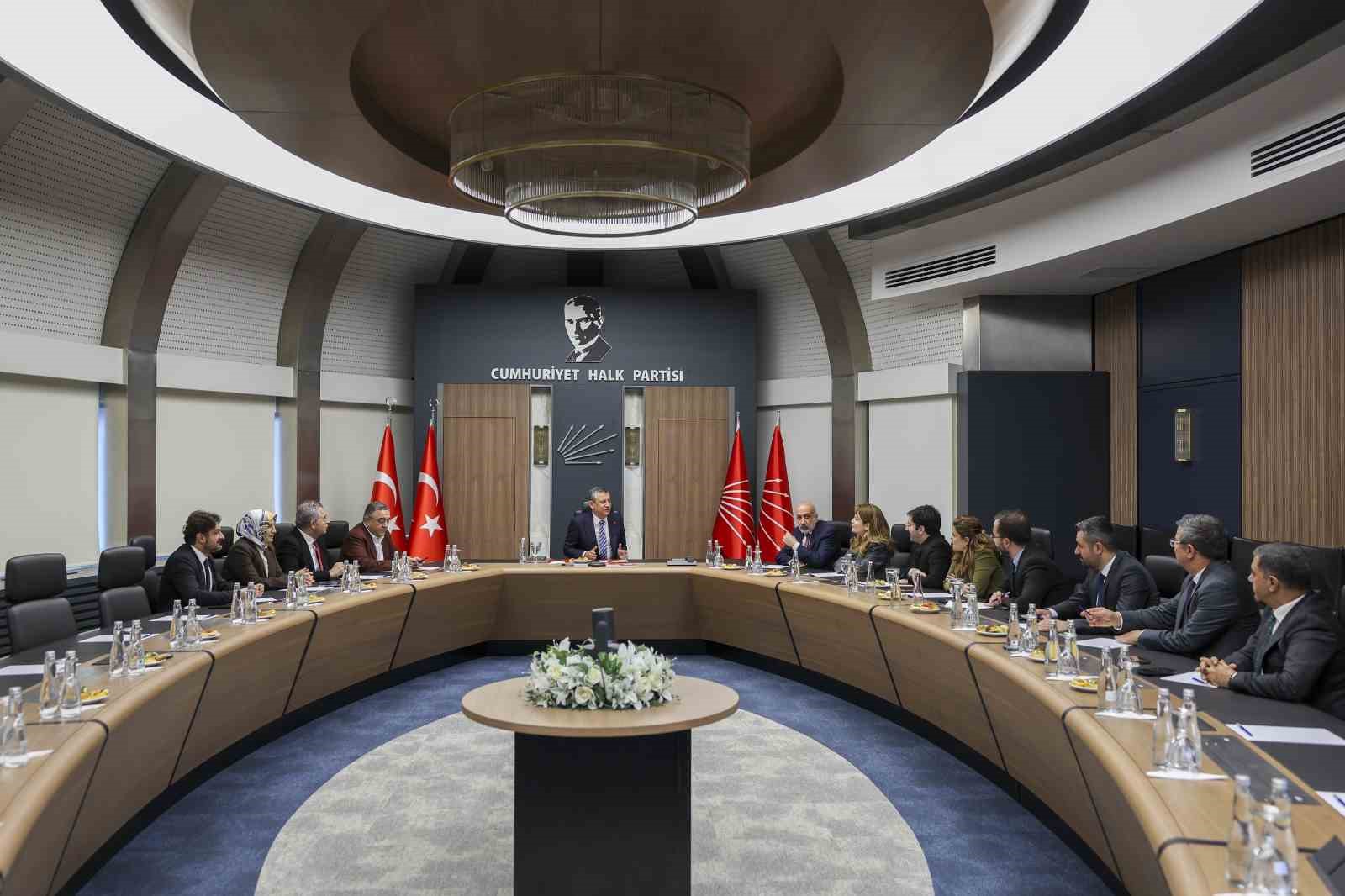 CHP Genel Başkanı Özel, Diyarbakır Kent Koruma ve Dayanışma Platformu temsilcileriyle bir araya geldi 5 chp genel baskani ozel diyarbakir kent koruma ve dayanisma platformu temsilcileriyle bir araya geldi jpK6TLpu