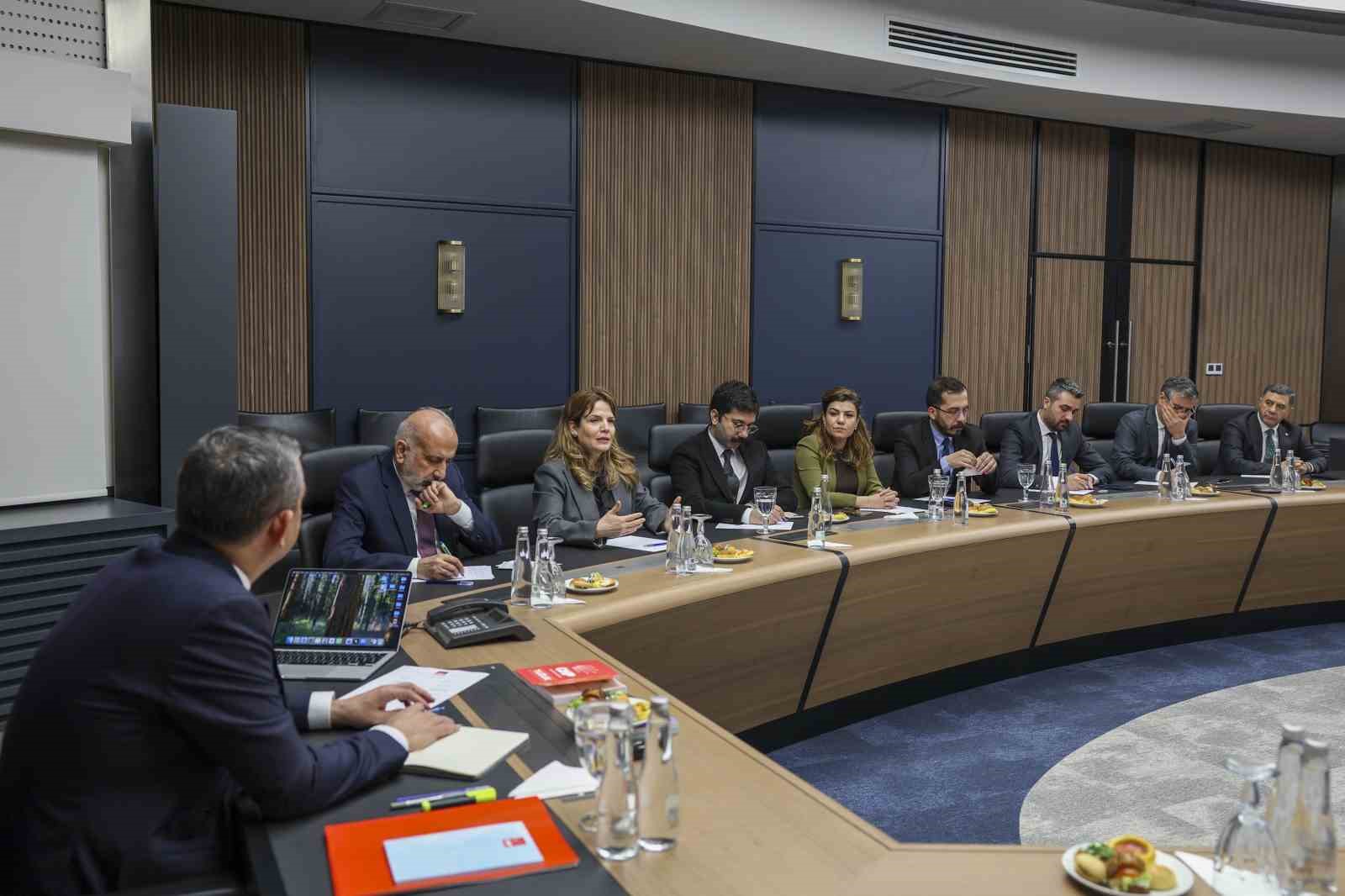 CHP Genel Başkanı Özel, Diyarbakır Kent Koruma ve Dayanışma Platformu temsilcileriyle bir araya geldi 8 chp genel baskani ozel diyarbakir kent koruma ve dayanisma platformu temsilcileriyle bir araya geldi p4PvI2Os