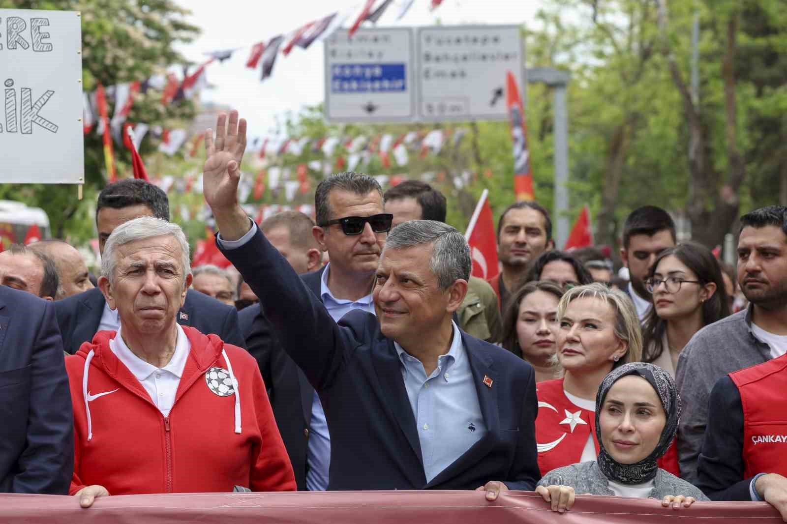 CHP Genel Başkanı Özel: "Gençler Cumhuriyet’e ve Cumhuriyet’in kazanımlarına sahip çıkmaya kararlı" 4 chp genel baskani ozel gencler cumhuriyete ve cumhuriyetin kazanimlarina sahip cikmaya kararli 0 MwENQSEW