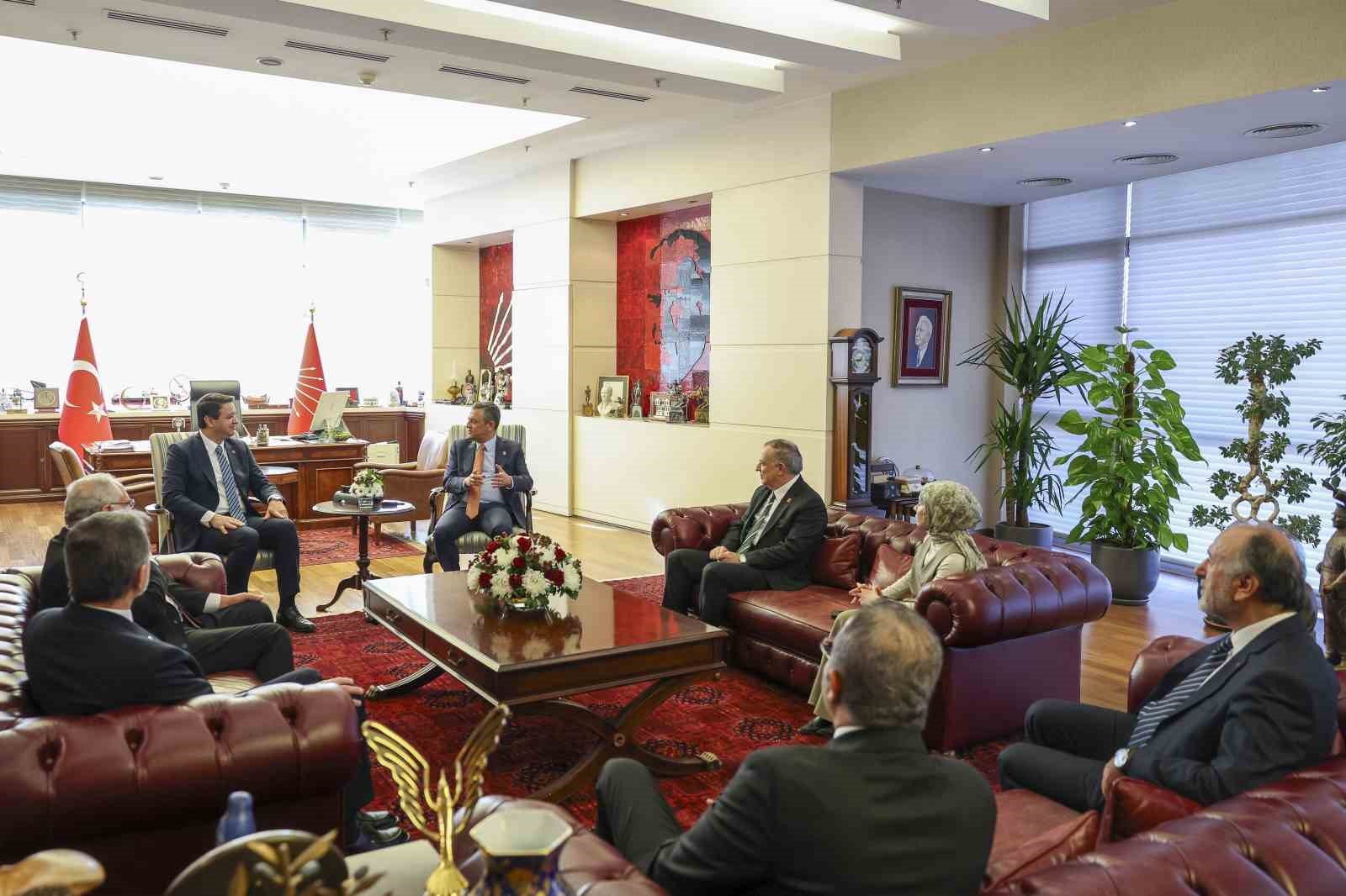 chp genel baskani ozel ile saadet partisi genel baskani arikan bir araya geldi 1 JlGbdaRp