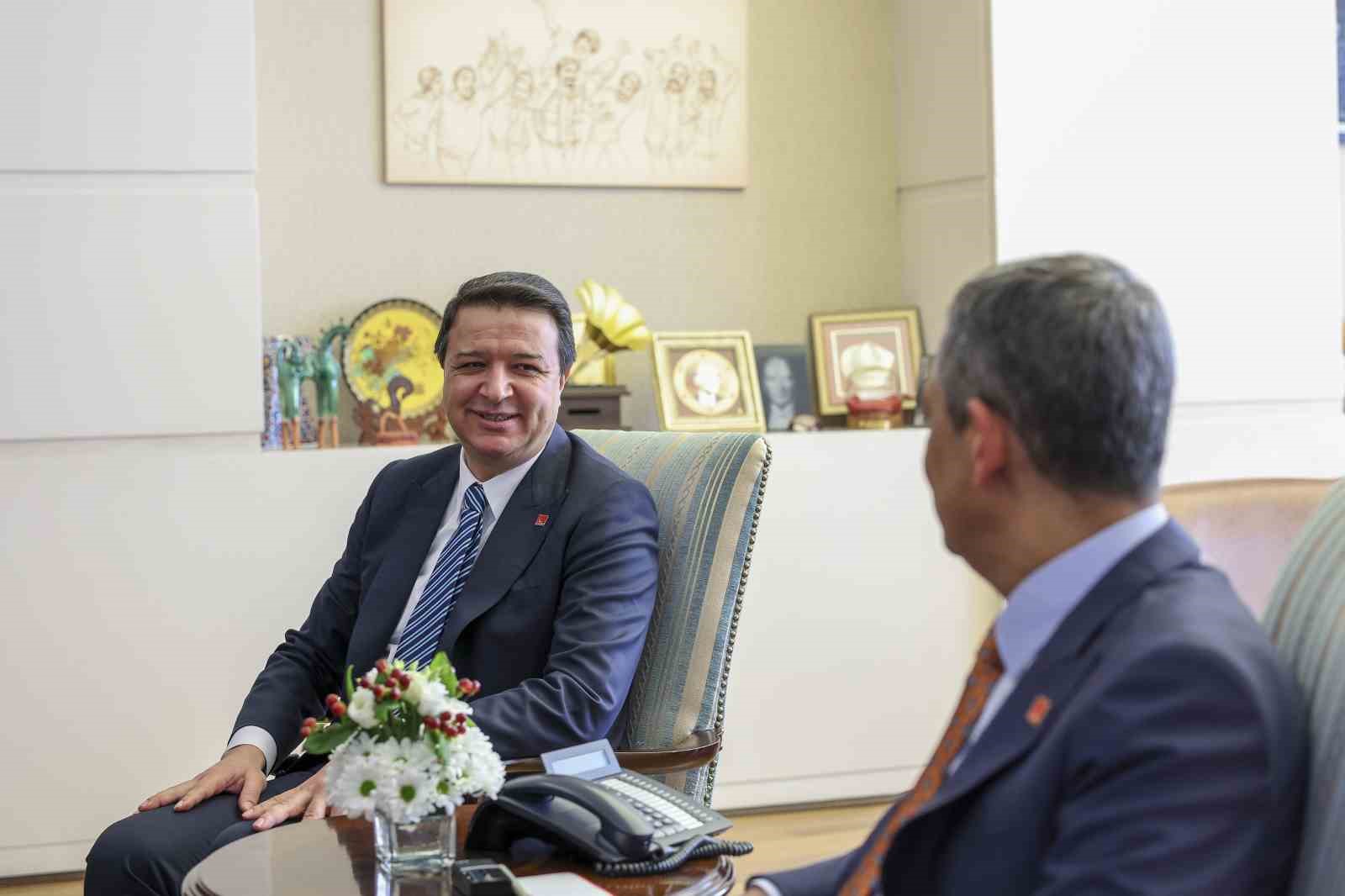 chp genel baskani ozel ile saadet partisi genel baskani arikan bir araya geldi 2 CdjAO4ci