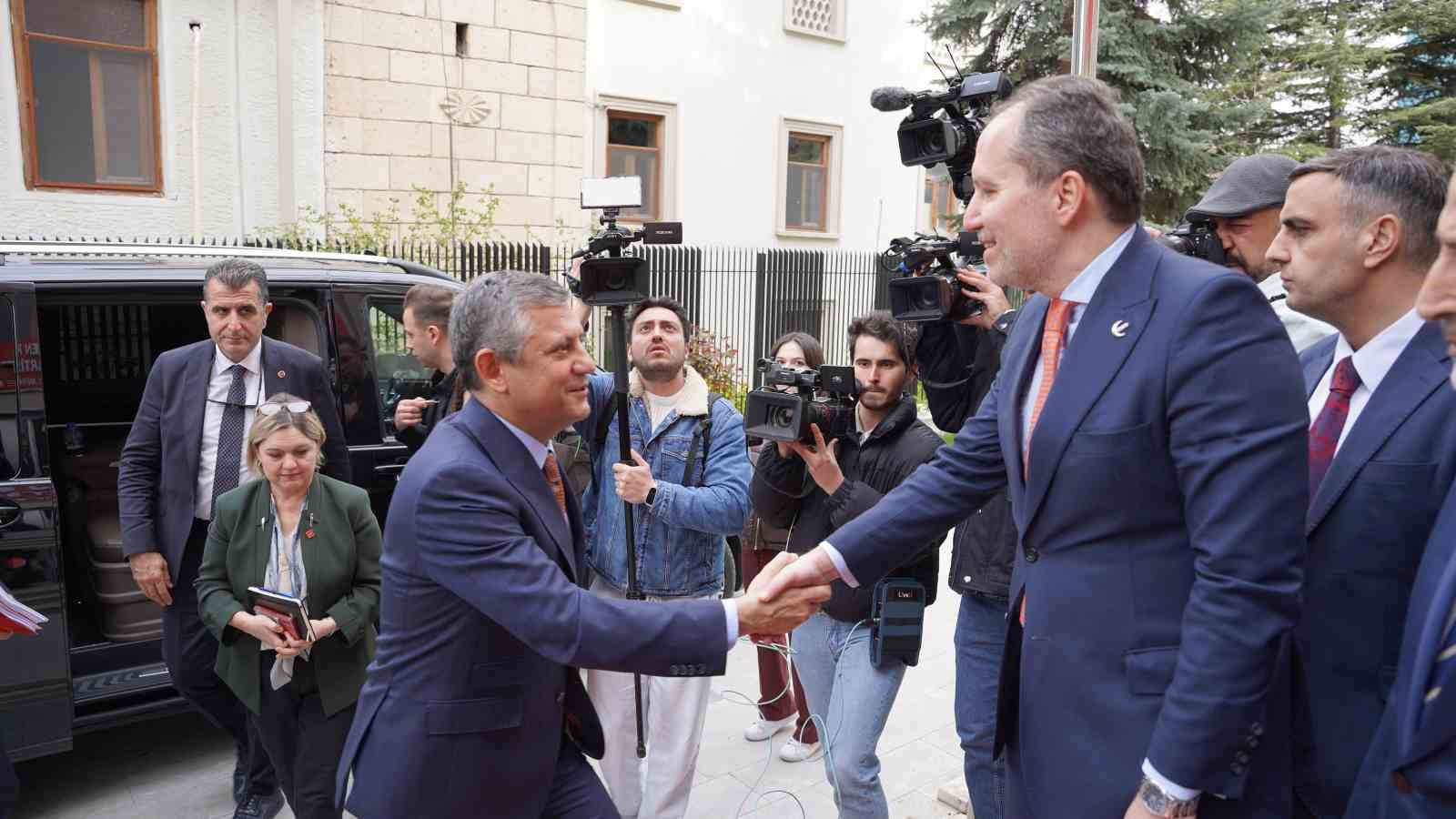 CHP Genel Başkanı Özel: "İran’da yaşananlar, dünyadaki tüm ülkelerin ekonomilerine zarar veriyor" 6 chp genel baskani ozel iranda yasananlar dunyadaki tum ulkelerin ekonomilerine zarar veriyor 2 XRghMRKh