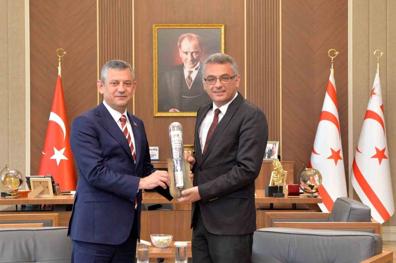 chp genel baskani ozel kktc cumhurbaskani erhurmani ziyaret etti 1 p8TL2uFM